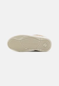 Thumbnail Image 8