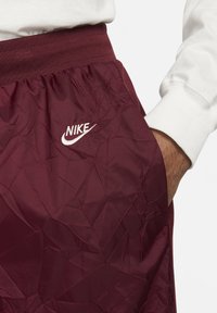 Nike Sportswear Pantaloni sportivi - dark beetroot coconut milk