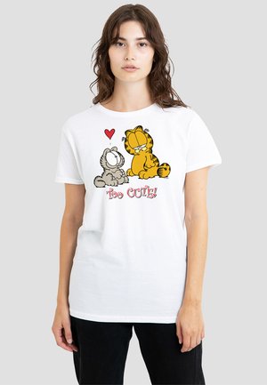 Weißes Baumwoll-T-Shirt mit gedruckten Cartoon-Katzen, eine graue und eine orange, mit einem Herz und dem roten Text "Too CUTE!". Klassischer Schnitt.