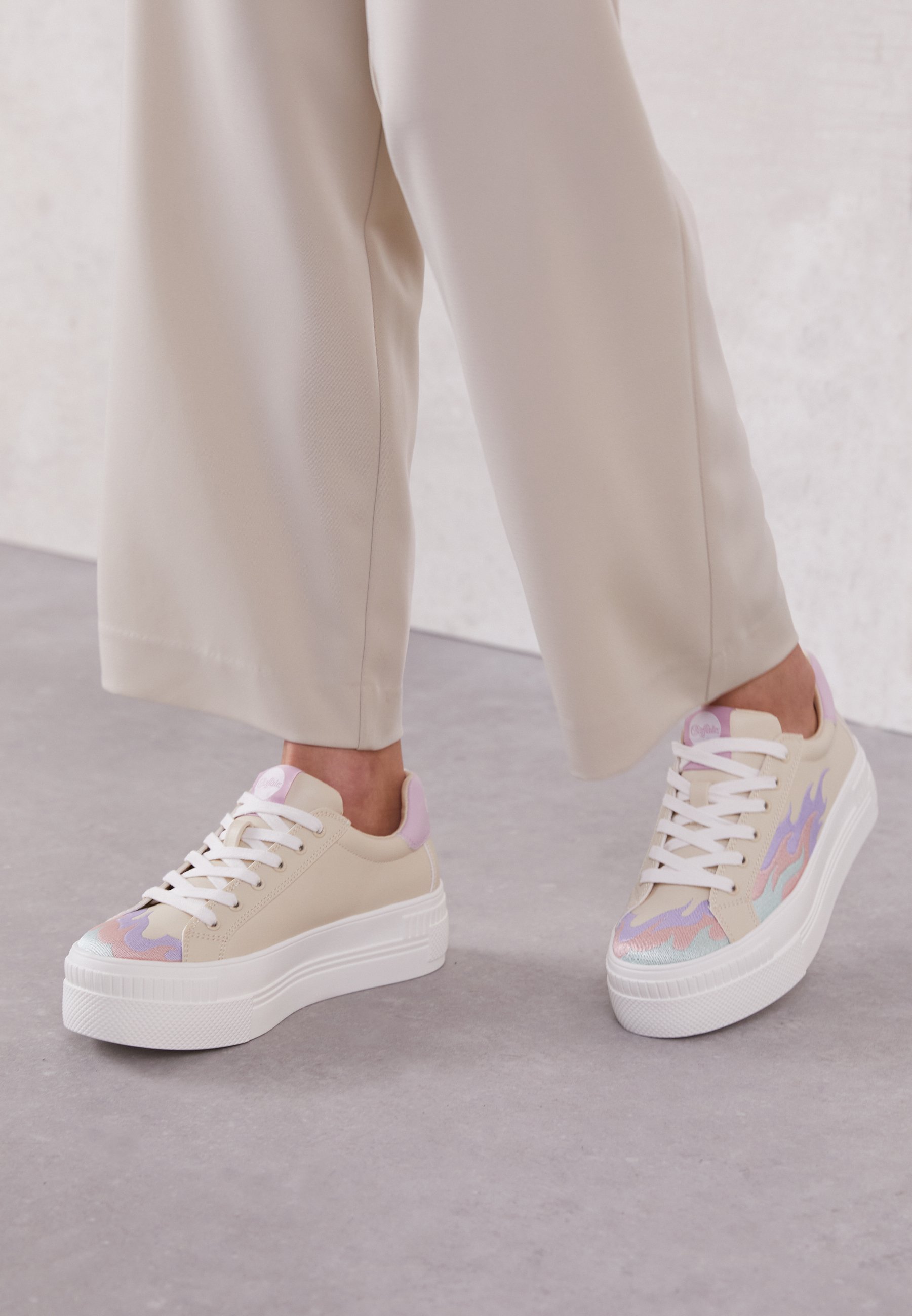 buffalo trainers with flames