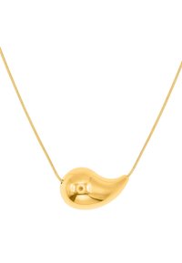 Goldfarbener Halsreif mit einem tropfenförmigen Anhänger, der eine glatte, reflektierende Oberfläche und eine feine, gedrehte Kette aufweist.