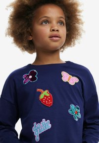 Desigual WITH APPLIQUE SHAPES - Langarmshirt - blue