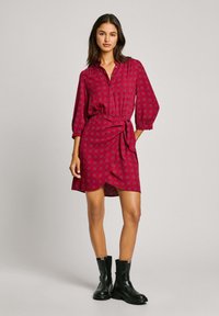 Pepe Jeans PICCI - Košilové šaty - burnt red
