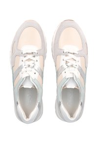 Lichte sneakers met een mix van beige, wit en mintgroen leer, grijze suède accenten, zilveren hardware en ingewikkelde veters.
