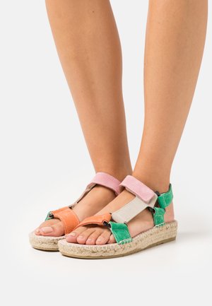 HIKING - Sandalen - apricot/beige/avocado