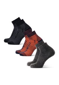 Cuatro pares de calcetines tobilleros. Colores: negro, naranja con rayas y gris oscuro. Patrones texturizados y puños acanalados. Material de mezcla de algodón.