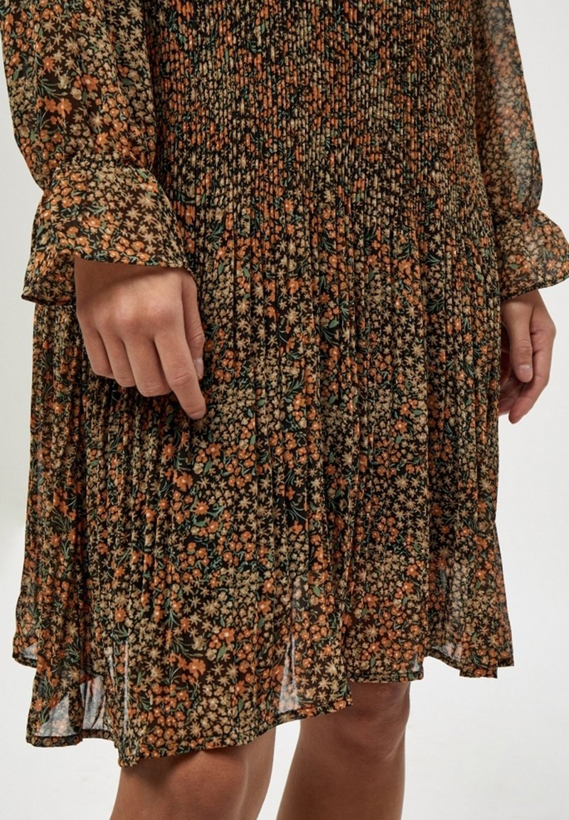 Damen Freizeitkleider | Minus RIKKA GIA V- NECK Freizeitkleid flower field print/braun - CO45281 Damen Freizeitkleider | Minus RIKKA GIA V- NECK Freizeitkleid flower field print/braun - CO45281