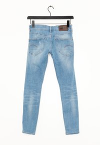 Slim-fit blå denimjeans med en blekt finish, bältesloopar och kontrasterande sömmar. Har två bakfickor och en läderlapp.