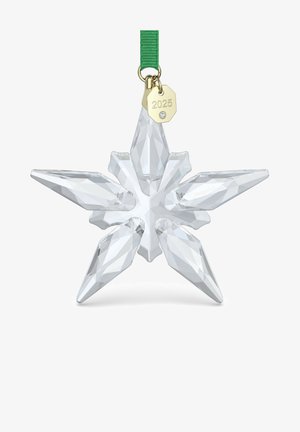 Kryształowa gwiazdka ozdobna z ostrymi, fasetowanymi punktami, przezroczysta, z przymocowaną zieloną wstążką i złotą etykietą z napisem "2025."