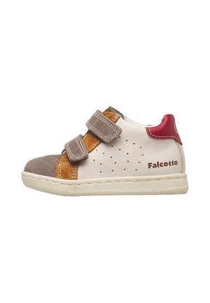 Sneaker per bambino nei colori beige, marrone e rosso, con due strap in velcro e lato traforato con marchio "Falcotto".