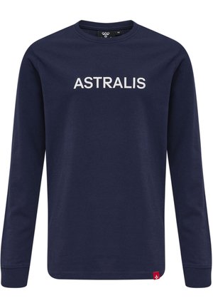 Mørkeblå langærmet t-shirt lavet af bomuld, med ordet "ASTRALIS" i hvid fed tekst på tværs af brystet og et lille rødt mærke i kanten.