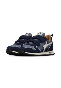 Sneakers blu navy con cinturini in velcro, tomaia in suede e sintetico, dettagli bianchi, suola in gomma nera e logo sulla linguetta e sul tallone.