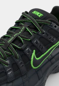 Nike Sportswear P 6000 PRM - Sportbačiai - black/green strike/anthracite