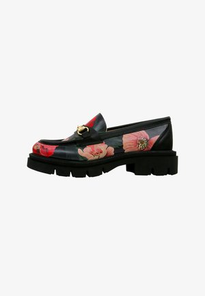 Schwarze Leder-Loafers mit Blumenmuster und einer klobigen schwarzen Außensohle, verziert mit einem goldfarbenen Schmuckdetail auf dem Rist.