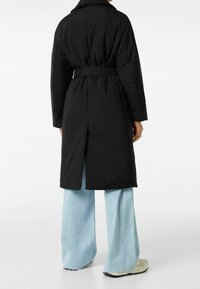Bershka Abrigo de invierno - black