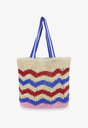 Geweven boodschappentas met een zigzagpatroon in rood, blauw en crème, met roze accenten en dubbele blauwgestreepte stoffen handvatten.