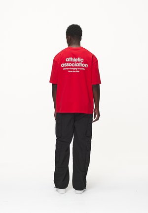 ALCHAR TEE - T-shirts med print - washed red