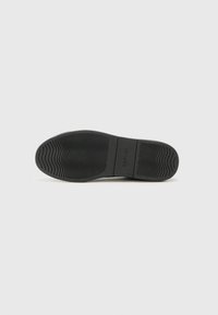 Replay POLYS DEBOSS - Trainers - black