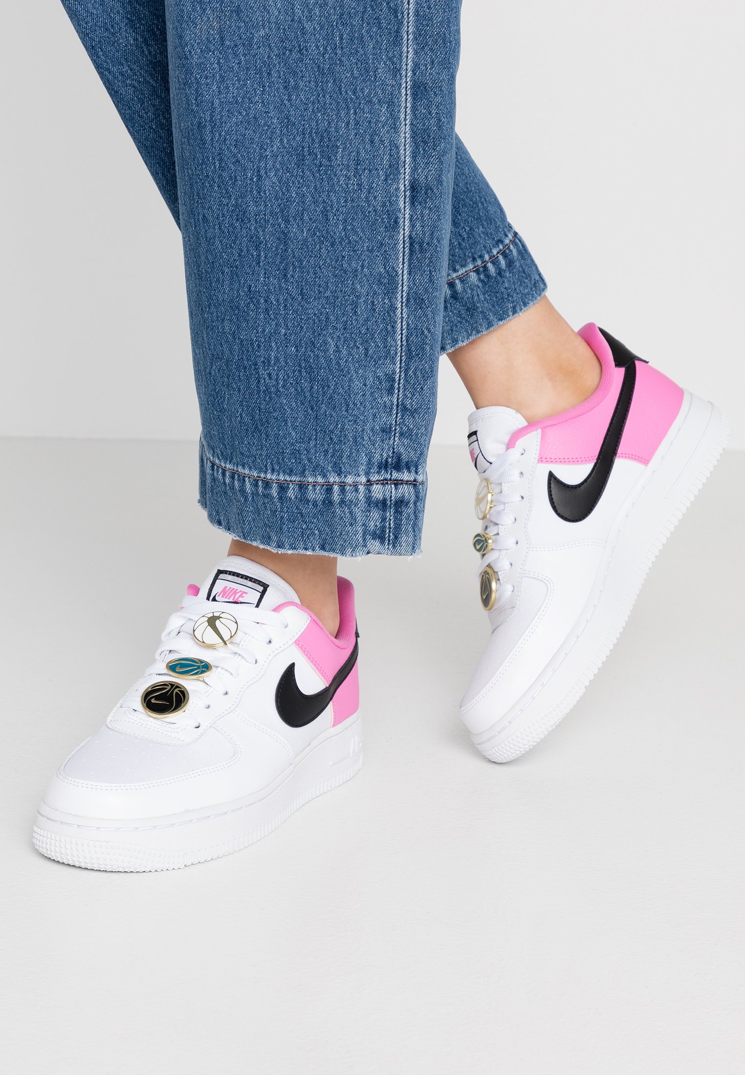 Nike Sportswear Nike Air Force 1 07 Se Baskets Basses White Black China Rose Blanc Zalando Fr
