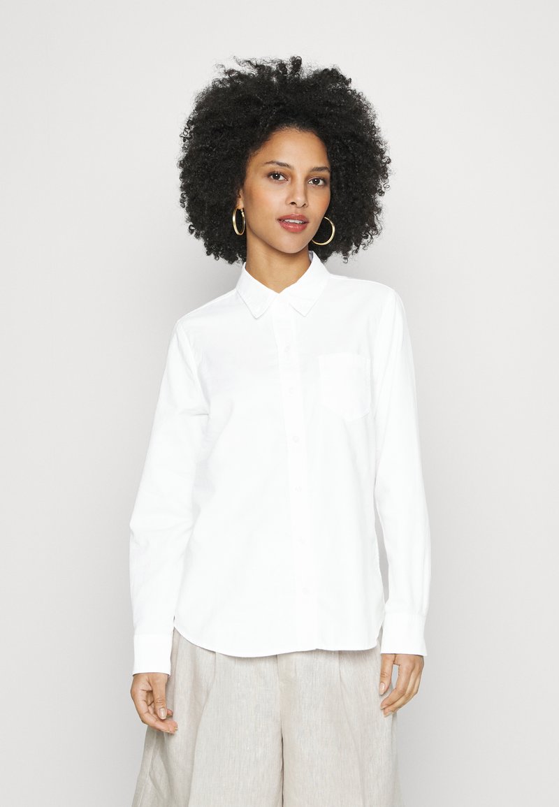 GAP Petite V FITTED BOYFRIEND Buttondown blouse optic white/white Zalando.ie