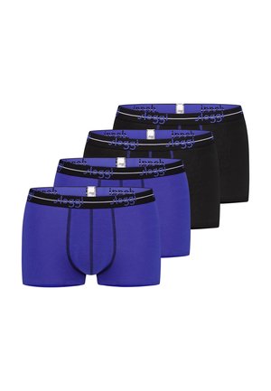 Vier Paare Herren-Boxershorts in Blau und Schwarz, diagonal gestapelt, mit elastischen Bündchen, die "sloggi" tragen.