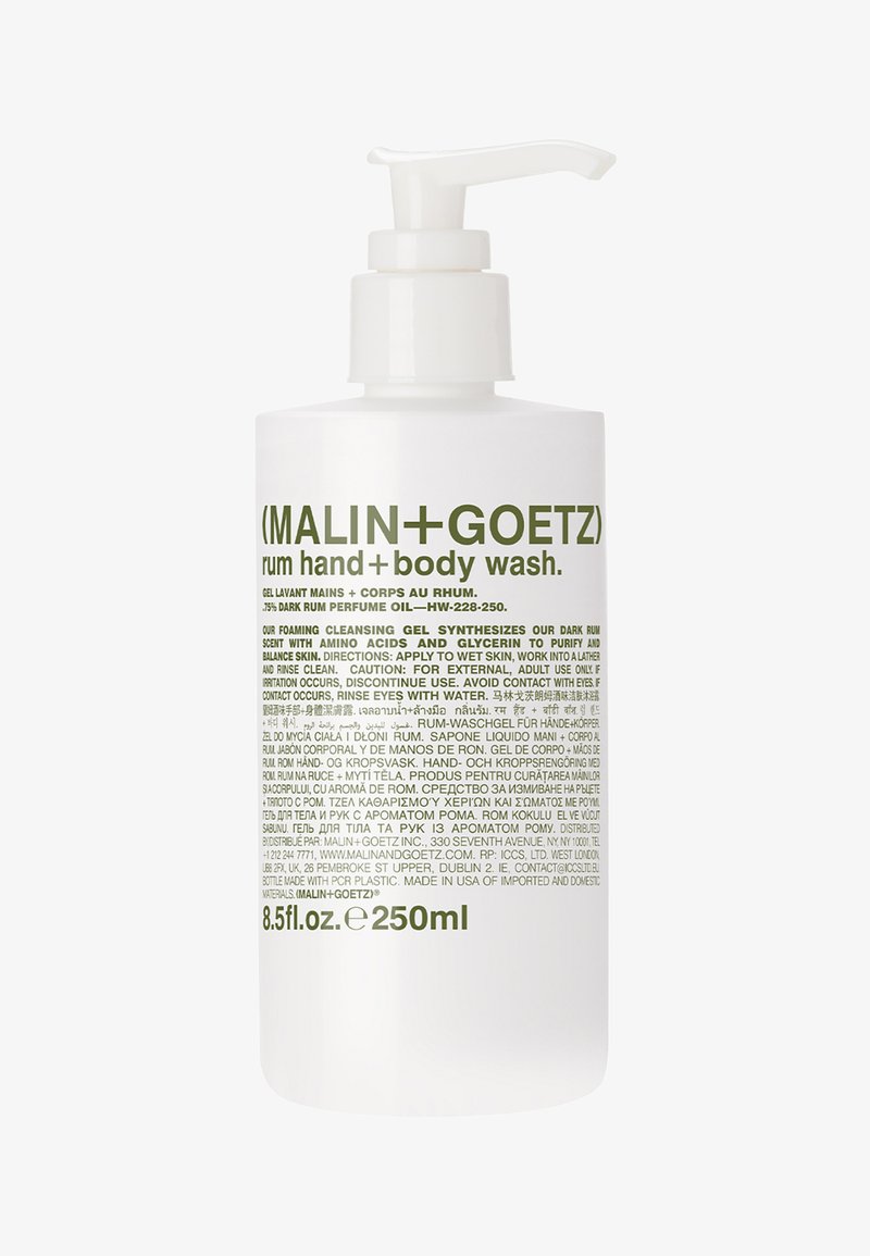 Malin+Goetz Rum Hand- und Körperwaschmittel in weißer Pumpspenderflasche mit grünem Text, 250 ml, betont den Duft von dunklem Rum und die reinigenden Eigenschaften.