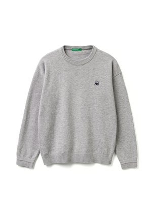 - Sweter
