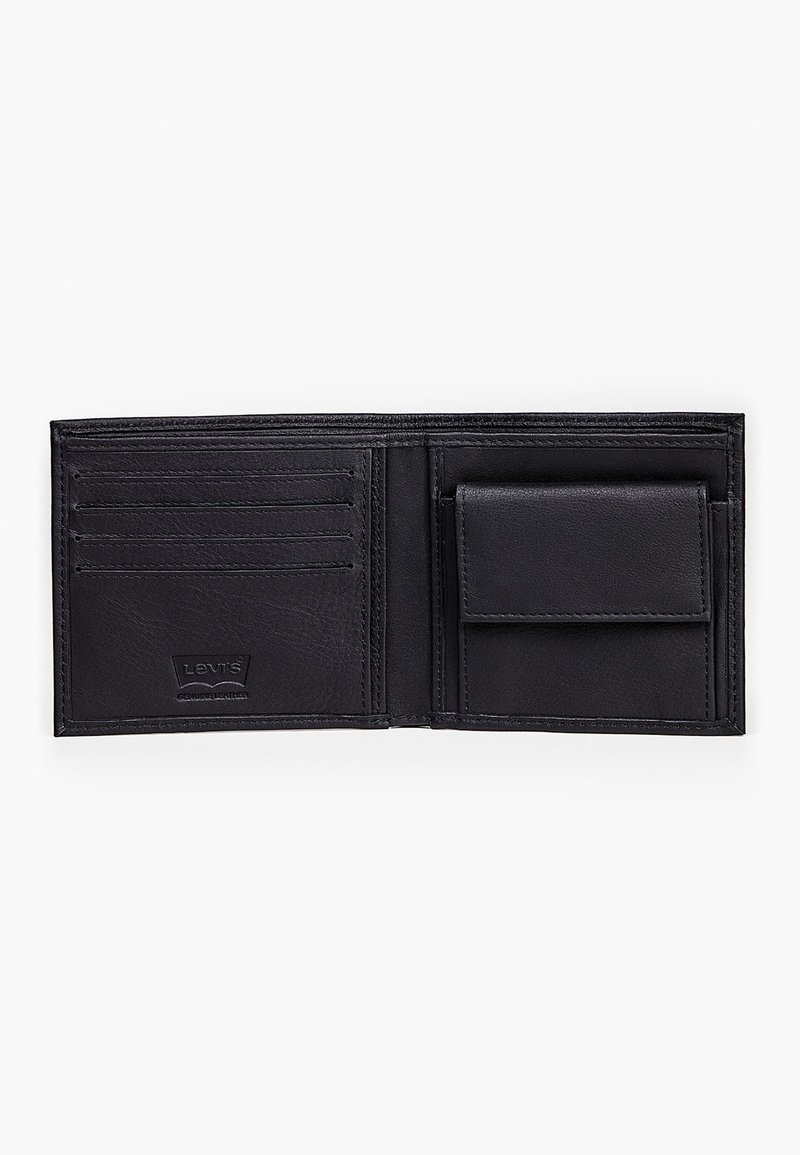 Portafoglio in pelle nera con molteplici scomparti per carte, un compartimento centrale e un interno testurizzato, con logo del marchio impresso in basso a destra.