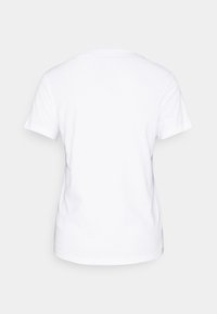 Hvid bomulds-t-shirt, korte ærmer, rund halsudskæring, glat tekstur, ingen synlige mønstre eller grafik, enkel bagdesign.