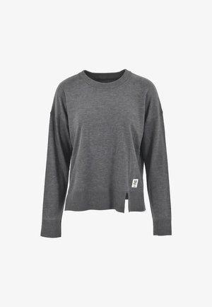 Maglione grigio con scollo e polsini a coste, caratterizzato da uno spacco laterale e un piccolo logo dettagliato all'orlo. Tessuto morbido e strutturato.
