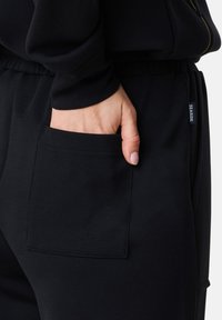 Thumbnail Image 4