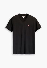 Camiseta de algodón negra con cuello en V, mangas cortas y un pequeño logo rojo de Levi's en el lado izquierdo del pecho. Textura suave, diseño casual.
