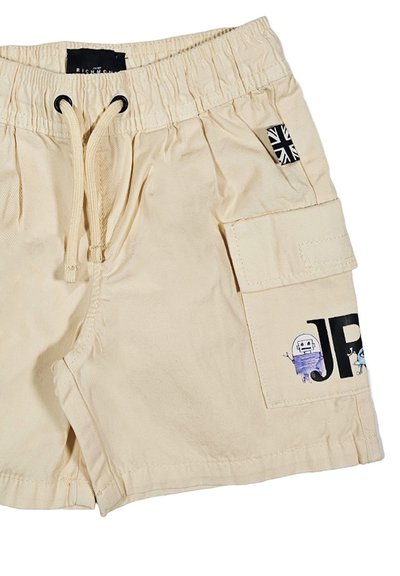 Pantaloni corti beige in cotone, con vita elasticizzata e coulisse, tasca laterale e un design stampato con personaggi e testo.