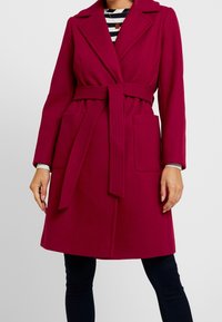 Dorothy Perkins Petite Abrigo clásico - red