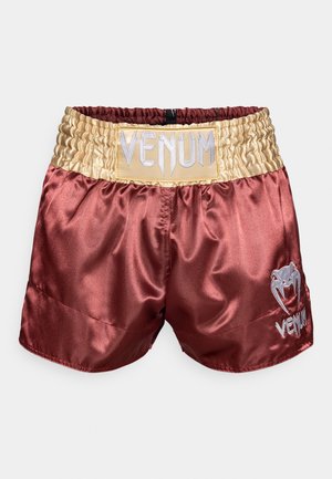 Pantaloni da boxe in satin bordeaux con una cintura elastica dorata, caratterizzati da un grande logo argento "VENUM" e un piccolo logo sul lato inferiore.