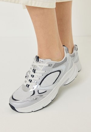 Tamaris, Baskets basses - silver-coloured