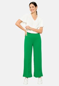 LolaLiza LOOSE-FITTING - Hlače - green apple