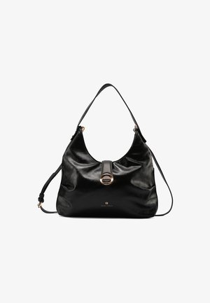 Borsa hobo in pelle nera con chiusura circolare dorata, tracolla regolabile e logo del marchio discreto al centro davanti.