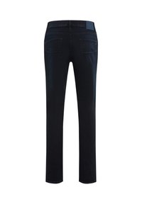 Jeans slim fit blu scuro visti da dietro con due tasche posteriori e passanti per cintura sulla vita.