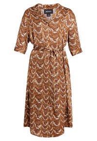 Bruin jurkje met patroon, korte mouwen, kraag en riem. Heeft een golvend ontwerp met witte accenten en een ontspannen silhouet.