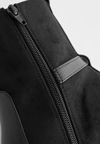 Next FOREVER COMFORT BUCKLE DETAIL HEELED REGULAR WIDE FIT - Botines - black