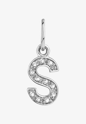 Colgante de plata en forma de la letra "S," adornado con cristales transparentes y brillantes, con un acabado suave y pulido.