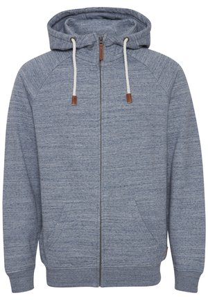 Kapuci zip-augšējā sporta jaka, kas izgatavota no heathered zilo auduma. Iezīmē mīkstu tekstūru, kangaroo kabatas un brūnus ādas akcentus uz auklām.