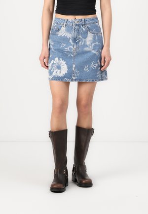 VILA VIDEMI SHORT SKIRT - Denim skirt - blue denim/white