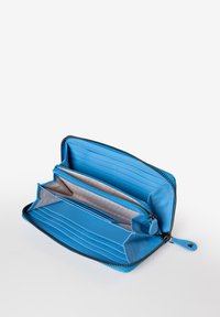 Portafoglio blu in pelle con chiusura a zip, caratterizzato da più scomparti e slot per carte, superficie liscia e interno foderato.