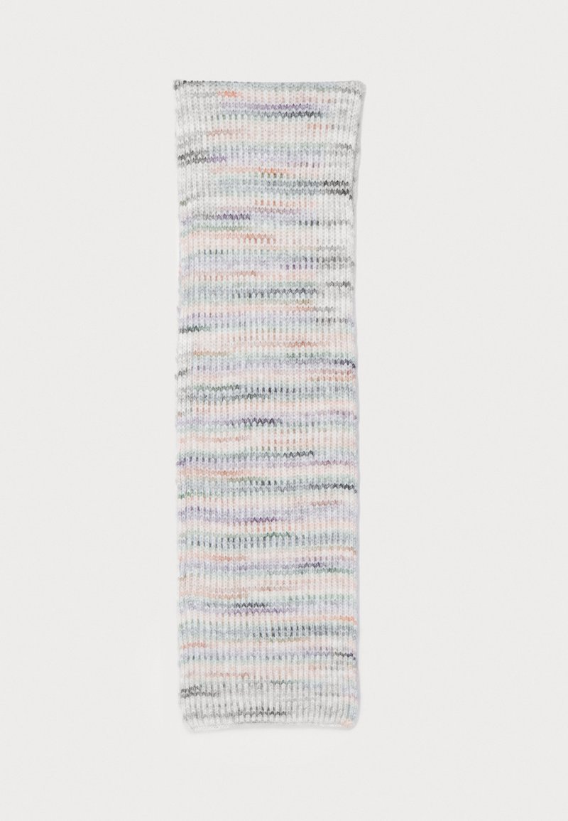Bentiță tricotată dintr-un material moale și texturat, cu un model multicolor, predominant gri, cu accente de roz pastel, albastru și verde.