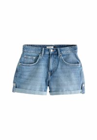 Shorts en denim bleu avec des revers repliés, fermeture à bouton, passants de ceinture, et poches avant et de monnaie, posés à plat sur un fond blanc.