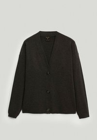 Cardigan grigio scuro realizzato in tessuto morbido, con scollatura a V, maniche lunghe e quattro bottoni frontali. Tessuto liscio con una vestibilità rilassata.