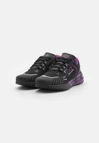 EA7 Emporio Armani CRUSHER DISTANCE UNISEX - Tossud - black/hollyhock