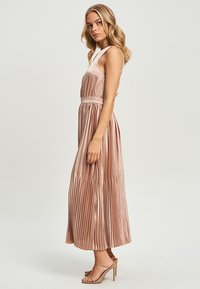 CHANCERY PETA - Kokteilikleit/peokleit - taupe